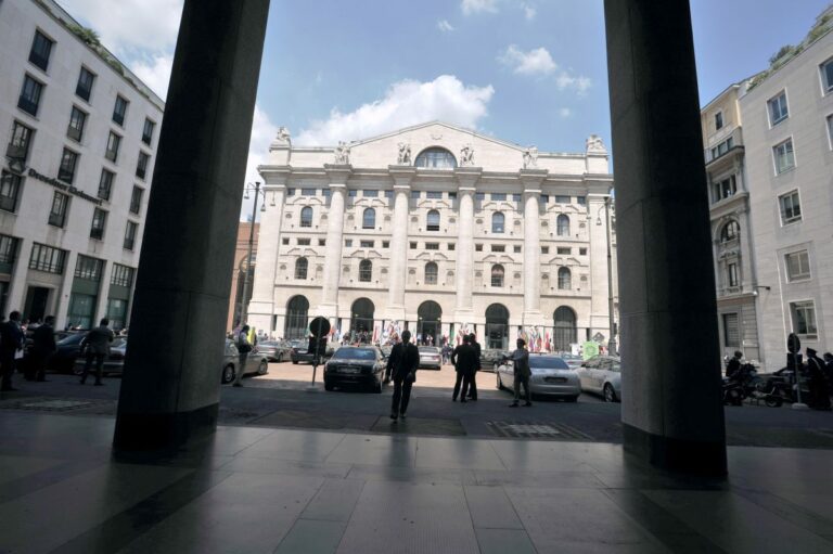 Piazza Affari apre in calo, Ftse Mib +0,12%