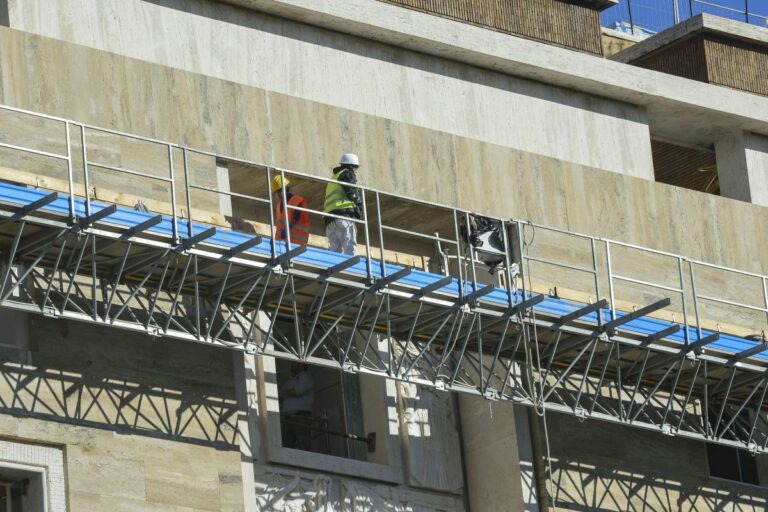 Occupazione in crescita ma scendono le ore lavorate